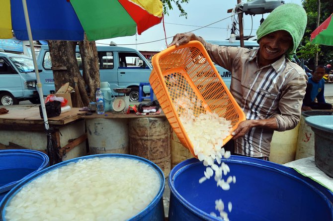 pedagang kolang kaling di pasar tanah abang