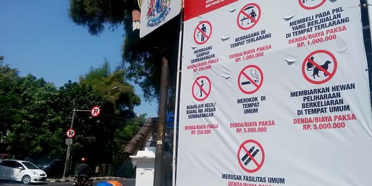 Pemkot Bandung pasang spanduk ingatkan warga tak kencing sembarangan