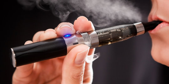 Di China, anak-anak belajar merokok pakai e-cigarette rasa permen