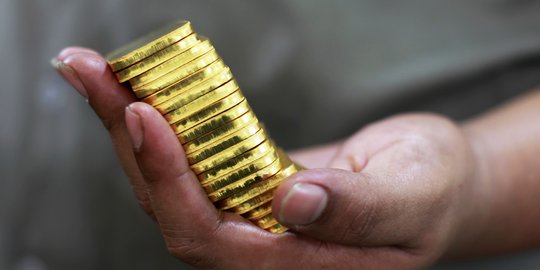 Harga emas Antam turun Rp 4.000 jadi Rp 555.000 per gram