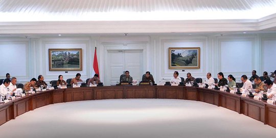 Isu reshuffle menguat, beranikah Jokowi copot menteri dari parpol?