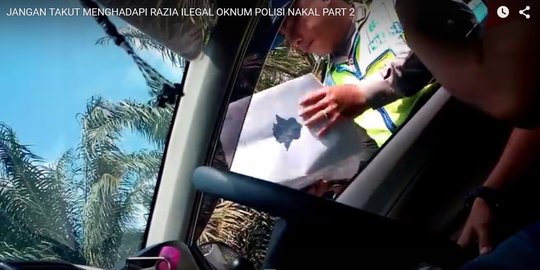 Polisi ini tunjukkan surat resmi razia saat ditanya pengendara