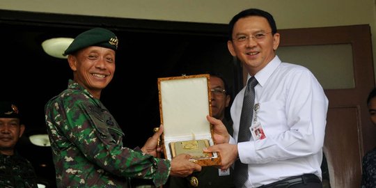 operasional bus transjakarta tak diatur uu rev1