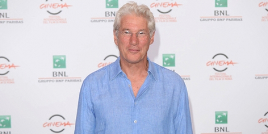 [FOTO] Beda 33 tahun, inilah sosok pacar baru Richard Gere