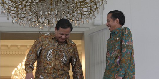 Lampu di depan Jokowi & Prabowo 2 kali mati saat buka puasa bareng