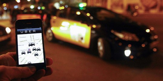 Bantah Ahok, pengusaha rental mobil klaim Taksi Uber legal