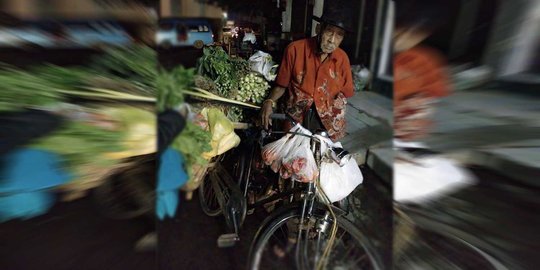 Kisah kakek tuli dan rabun jualan sayur di malam hari