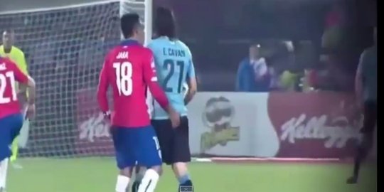 Ini video provokasi 'kobel pantat' akibatkan Cavani dikartu merah