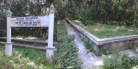 Makam Datuk Dubalang Sakti panjangnya sampai 10 meter
