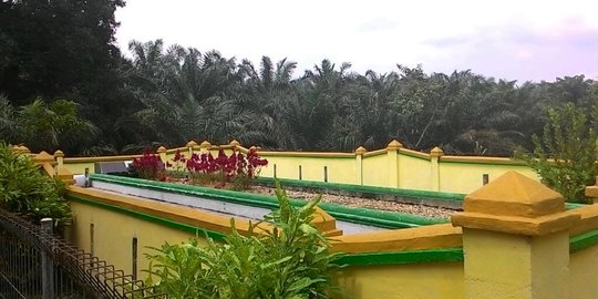 Dua makam berbeda simbol agama, Raja Indragiri dan Jenderal Portugis