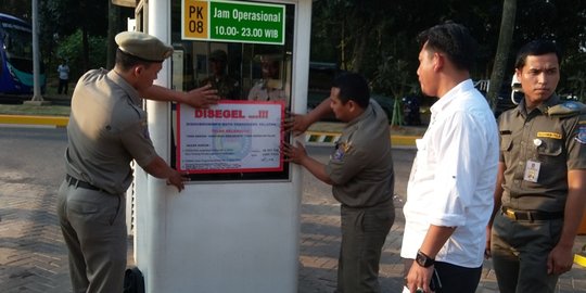 Tarif tak sesuai perda, dua lokasi parkir mal di Tangsel disegel