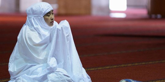 Puasa 18 jam di Inggris, Desty rindukan suara azan di masjid