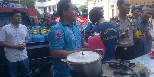 Tergiur untung, agen Elpiji di Depok sunat isi tabung gas 12 Kg