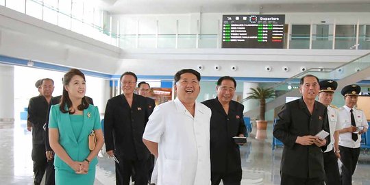 Wajah semringah Kim Jong-un lihat kemewahan Bandara Pyongyang