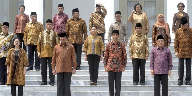 Hasil gambar untuk jokowi dan menterinya