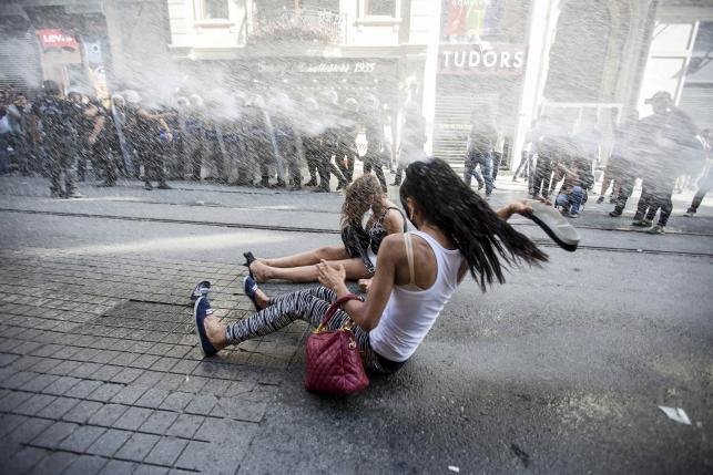 parade gay turki dibubarkan polisi