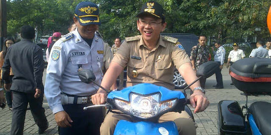 Selain mobil dinas, Ahok juga larang PNS terima parsel