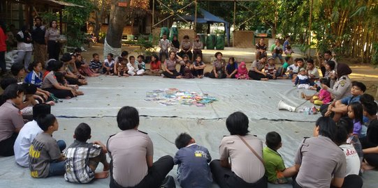 Bukber dengan anak jalanan, Polwan sosialisasikan pengetahuan seks