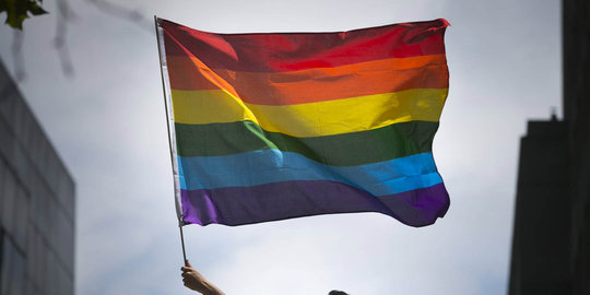 Kenapa simbol gay identik dengan warna pelangi?