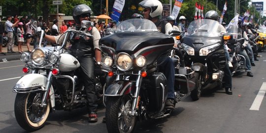 Banyak pelanggaran, pantaskah moge diberi akses masuk jalan tol?