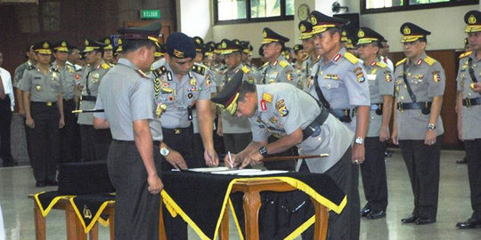 pangkat kapolda minta anggota pandai bersyukur rev1