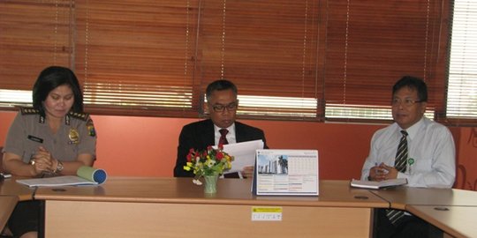 ini jadi lulusan doktor terbaik unair rev1