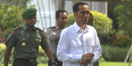 Pimpin upacara HUT Polri ke-69, Jokowi ajak doakan korban Hercules