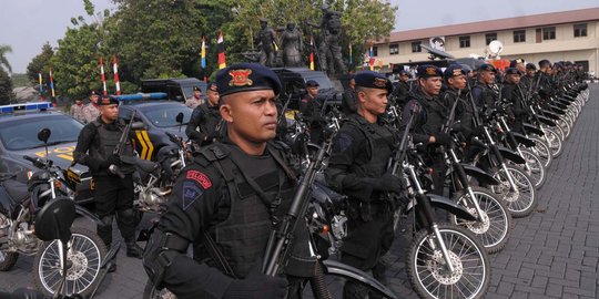 Ribuan polisi bersenjata laras panjang peringati Hari Bhayangkara