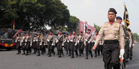 HUT Bhayangkara ke-69, Polres Jakarta Utara santuni warga kolong tol