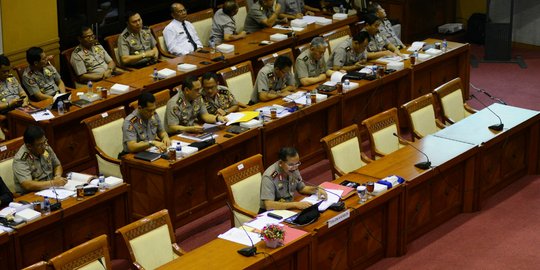 Ditemani Komjen BG, Kapolri rapat kerja dengan Komisi III DPR