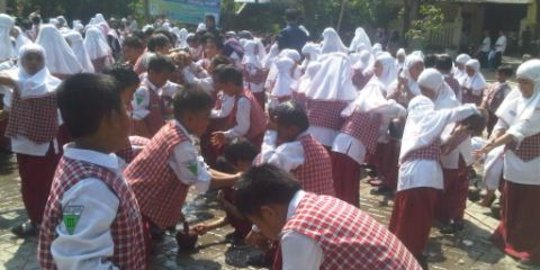 Tarik uang seragam, kepala sekolah bakal disanksi penurunan pangkat