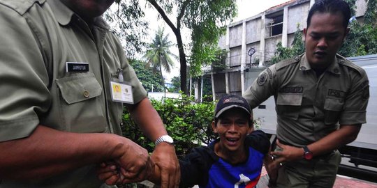 tahun pakai uang hasil mengemis buat sewa psk rev2