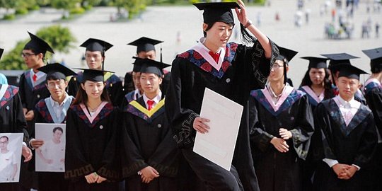 Universitas di China 'jual' lulusan terbaik secara online