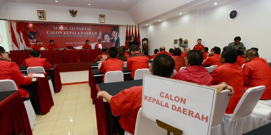 Penutupan sekolah calon kepala daerah PDIP diwarnai isak tangis