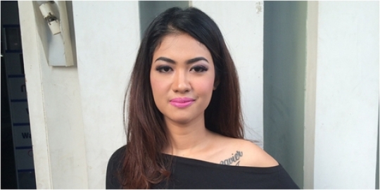 Della Perez resmi cerai, kompak jomblo sama Jupe