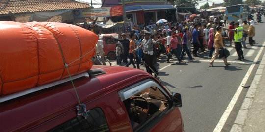 Jelang arus mudik 6 pasar tumpah di Jalan Serang-Jakarta ditertibkan