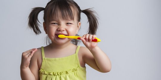 Tips mencegah gigi berlubang pada anak usia dini