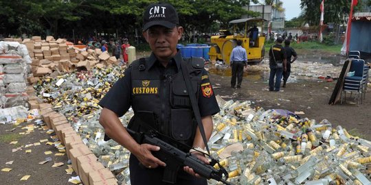 Jokowi mau berantas produk ilegal, Bea Cukai tingkatkan patroli laut