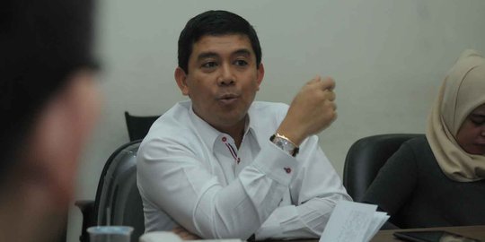 Terminal 2E terbakar, Menteri Yuddy ikut urai antrean di bandara