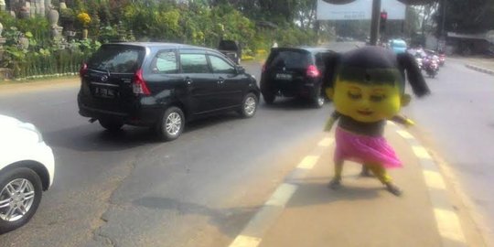 Eksploitasi anak di balik wajah 'boneka goyang kepala'