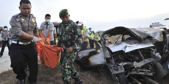 Cerita Gran Max terbakar di Tol Cipali tewaskan enam orang