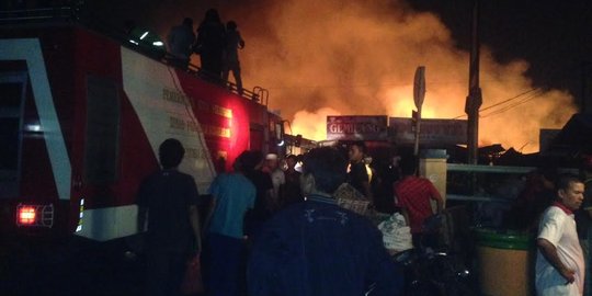 Pasar Cikpuan kebakaran, pedagang panik selamatkan dagangan