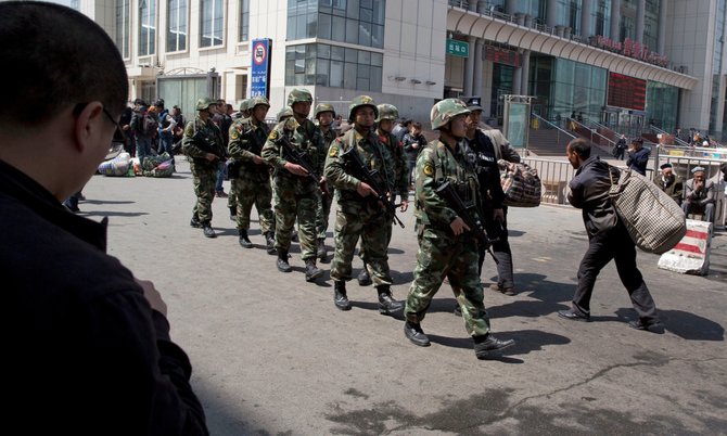 tentara china di wilayah uighur