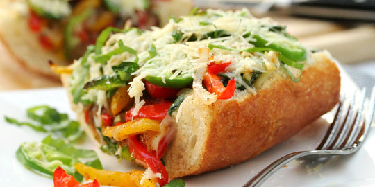 Ingin camilan saat berbuka? Yuk, bikin garlic bread spesial ini!