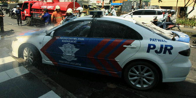 Korsleting, mobil Polda Jatim untuk operasional lebaran 