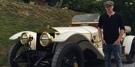 Keren, Brooklyn Beckham belajar mobil saja pakai Classic Rolls-Royce