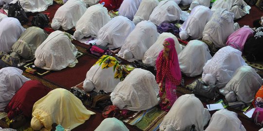 Hari ke-23 Ramadan, Nabi salat tarawih berjemaah untuk pertama kali