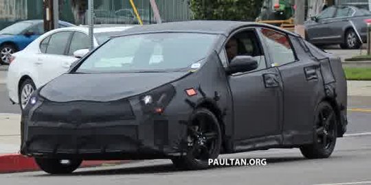 Toyota Prius 2016 pamer pesona di jalanan