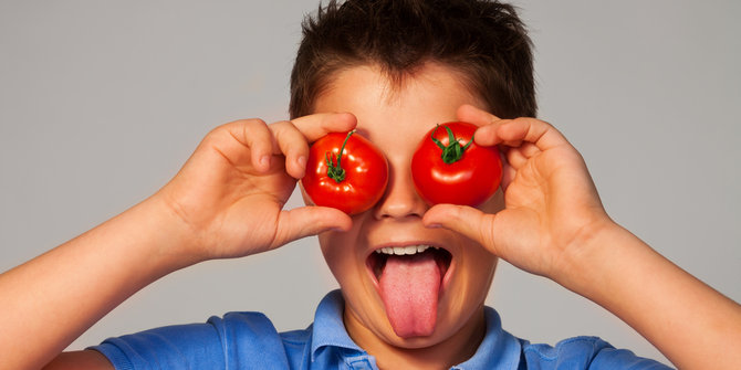 8 Makanan ini bisa meningkatkan kesehatan mata anak