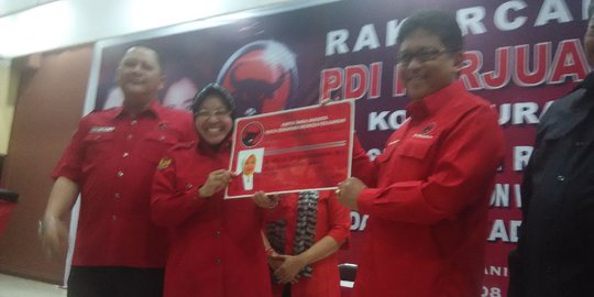 Berseragam PDIP, Risma siap bersaing lagi jadi wali kota Surabaya